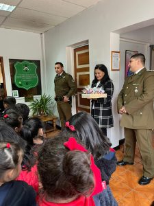 Read more about the article Visita de Kínder a Carabineros de Peumo