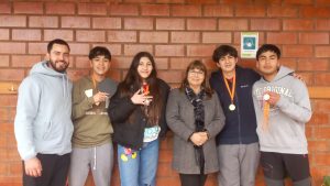 Read more about the article 🏆 ¡Nuestros estudiantes destacan en el Comunal de Ajedrez y Tenis de Mesa Juvenil! 🏓♟️