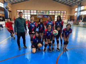 Read more about the article 🏐🎉 ¡Celebramos junto a nuestras campeonas comunales de voleibol damas sub 14! 🎉🏐